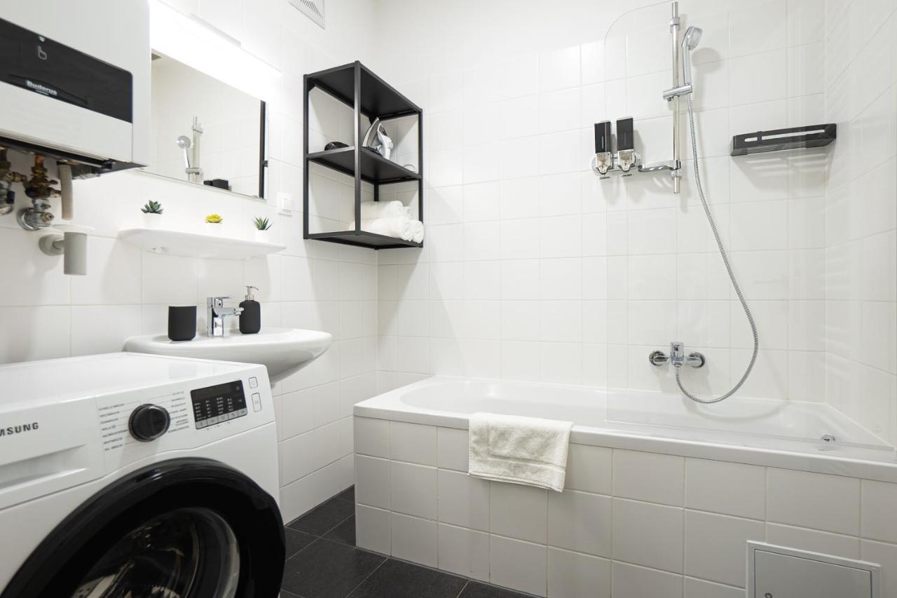 Bright 3-Room Apartment With A King-Size Bed Відень Екстер'єр фото