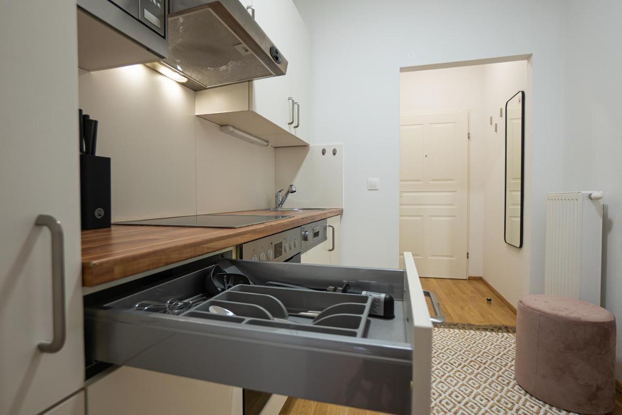 Bright 3-Room Apartment With A King-Size Bed Відень Екстер'єр фото